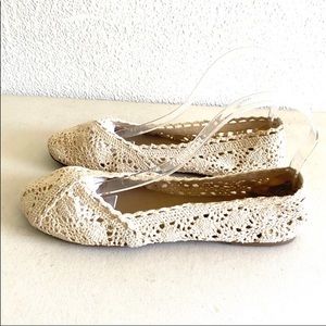American eagle Woman’s crochet flats size 9